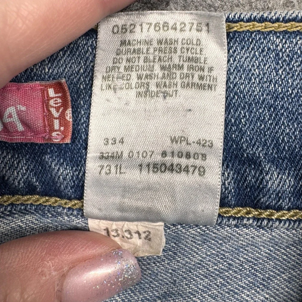 Levis 504 Slouch Straight Denim Shorts Medium Wash Cut Off Frayed Hem Size 7M JR - Picture 9 of 10